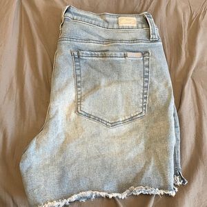 Super cute mom jean shorts!